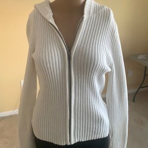 Beautiful white hoodie sweater super from Sonoma life + style